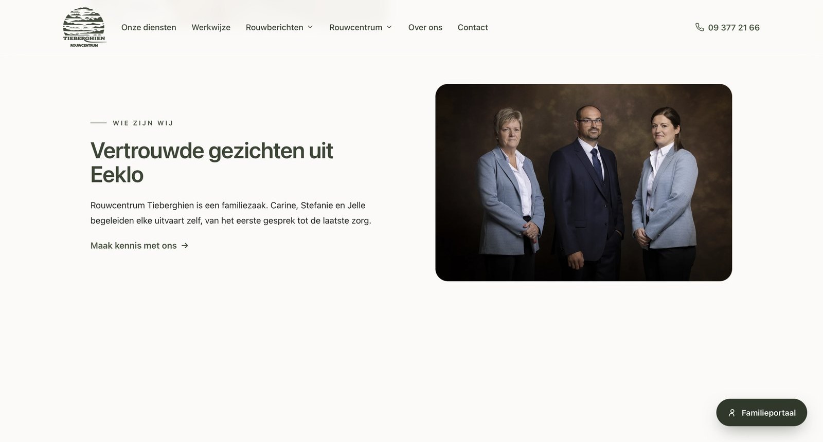 De sectie Wie zijn wij op de site van Rouwcentrum Tieberghien, met een foto van Carine, Stefanie en Jelle